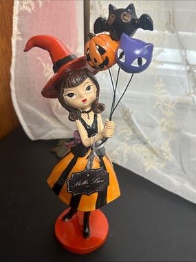 Bella luxx Halloween girl with wire balloons decor